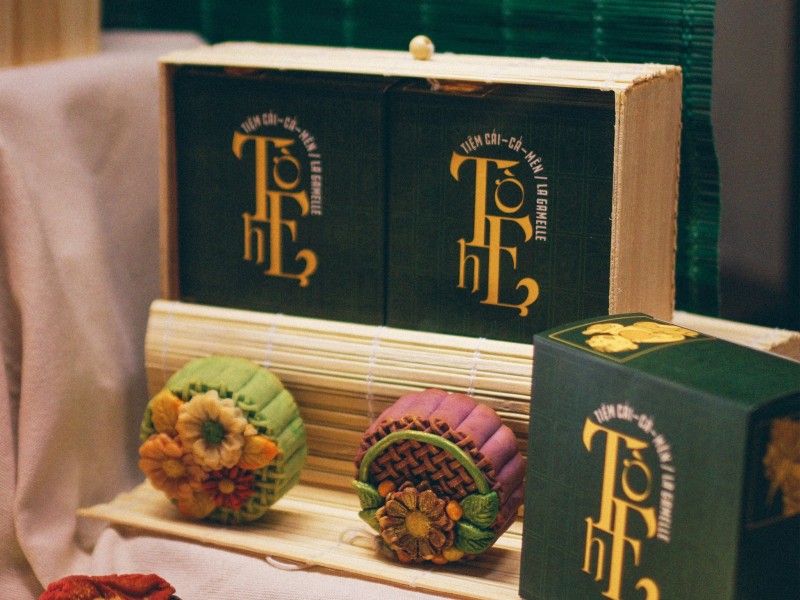 NỮ ĐẠO CHÍCH MÙA THU